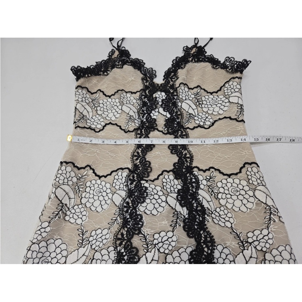 Elliatt Villa Lace Midi Dress Sheer Hem Nude Black White Size XS Womens - Picture 8 of 8